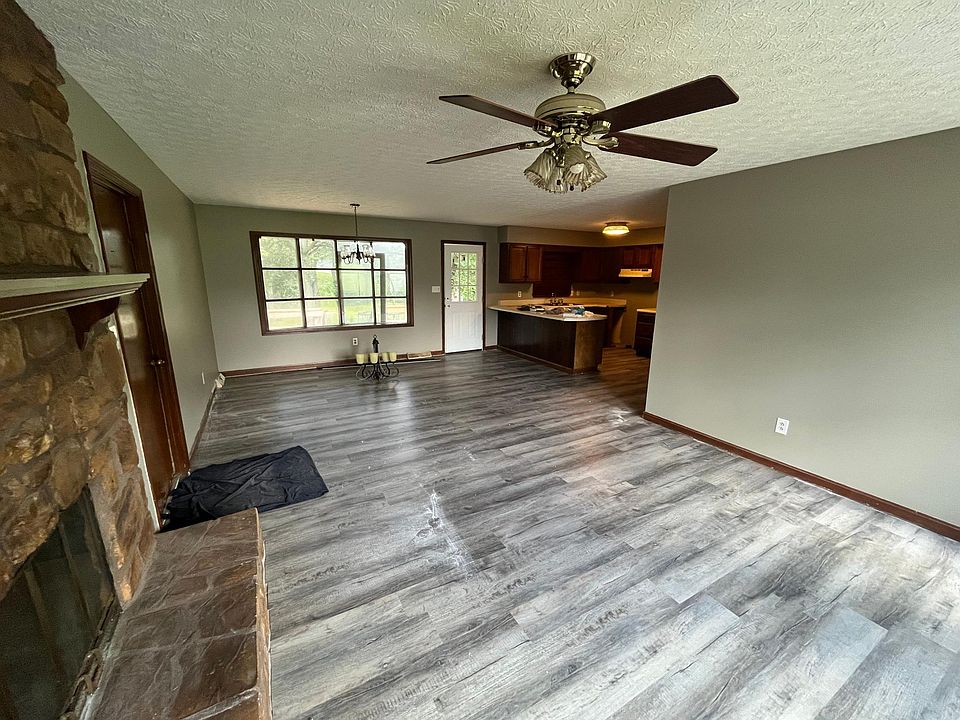 1st image of 152 Heritage Ave
