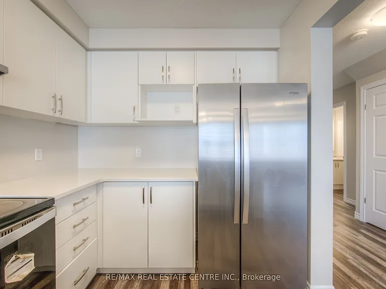 322 Bradshaw Dr — Photo 7