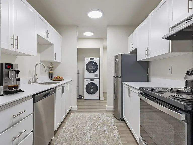 Burnett on the Park Apartments — Photo 9