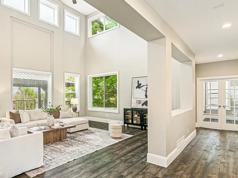 20214 E Lake Cir — Photo 14