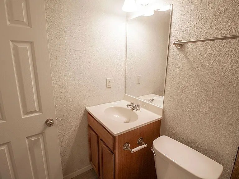 1005 W Ash St — Photo 36