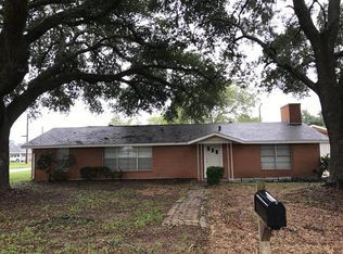 945 3rd St, Hempstead, TX 77445