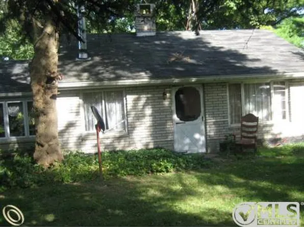 1074 N Van Dyke Rd, Imlay City, MI 48444
