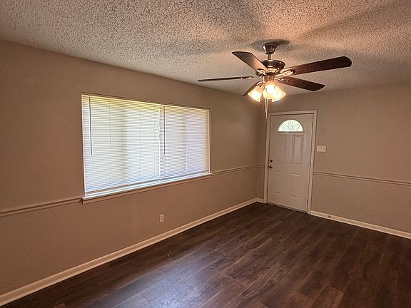 3rd image of 609 Sorrells Dr