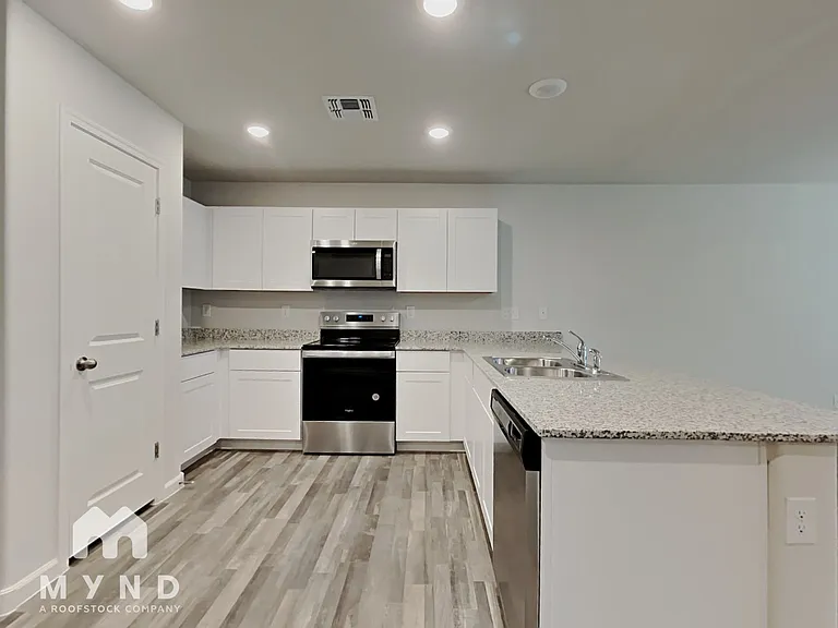 10253 W Wenden Dr — Photo 3