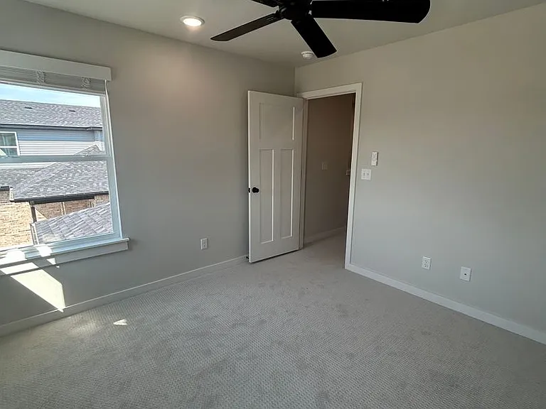 621-623 Cosmos St — Photo 17