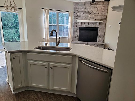 3rd image of 165 Penns Manor Dr