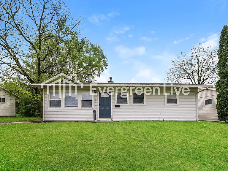 605 Mead Ln — Photo 2