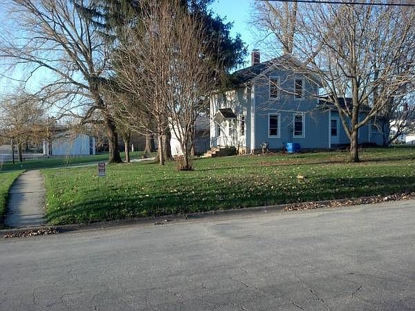 2nd image of 208 2nd Ave NW