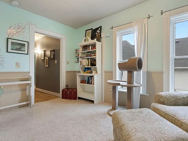 1279 Burr St N — Photo 21