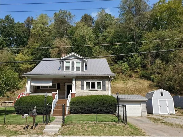 361 Pike Run Dr, Daisytown, PA 15427