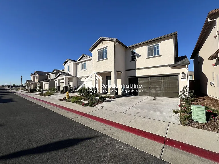 2808 Bedell St — Photo 2