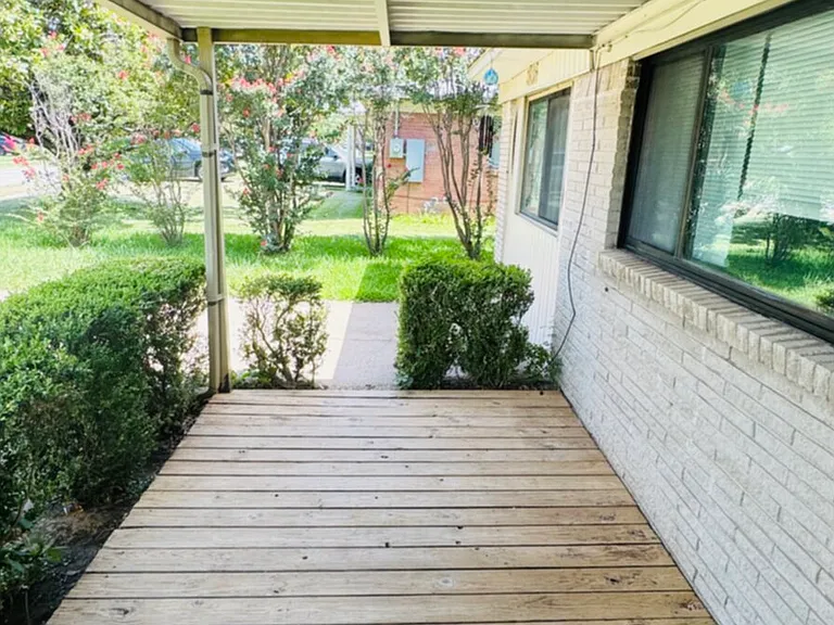 816 Lakeside Dr — Photo 3