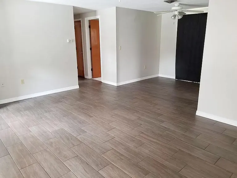 1225 Columbine Rd — Photo 3