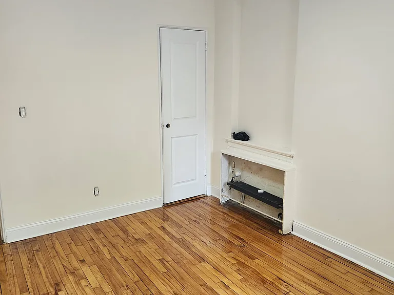 14306 Barclay Ave #3D — Photo 6