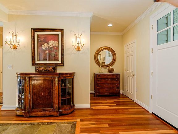 4th image of 10818 Juniper Ct
