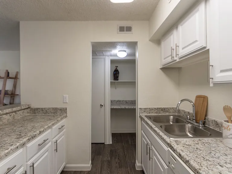 Princeton Court — Photo 3