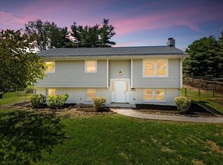 7209 Meadowview Dr, Radford, VA 24141