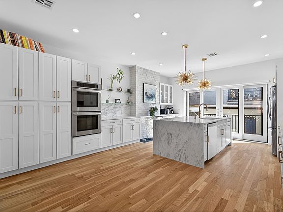 2nd image of 303 4th St #2