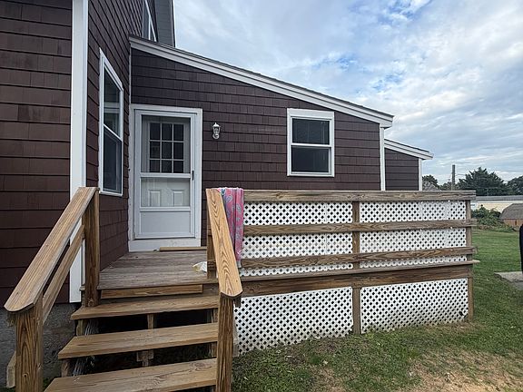 4th image of 141 Bristol Ferry Rd #1