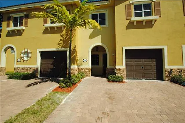 3 bed, 2.5 bath, $1,600 — Photo 1