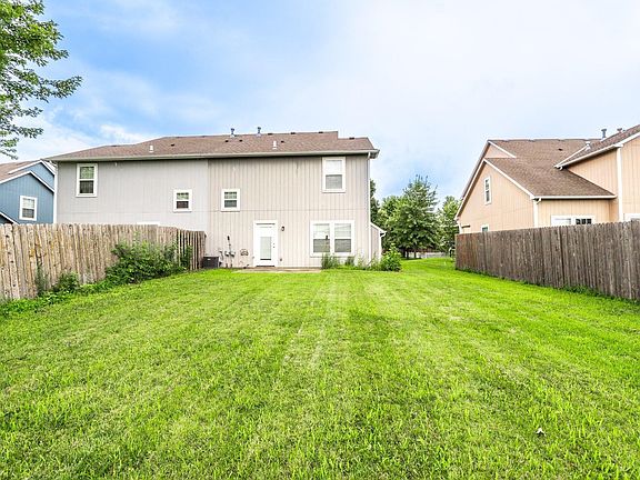 3rd image of 2418 Surrey Dr