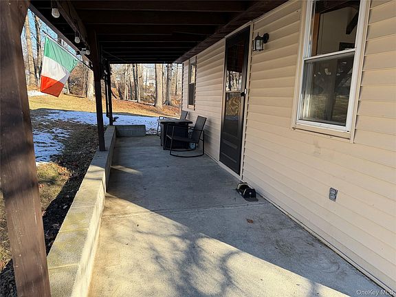 4th image of 302 Lake Road