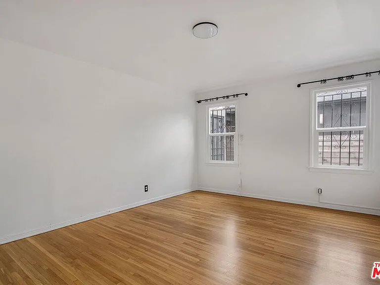 4126 S Bronson Ave — Photo 17