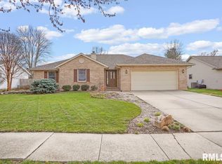 810 Whispering Pines Dr, Chatham, IL 62629