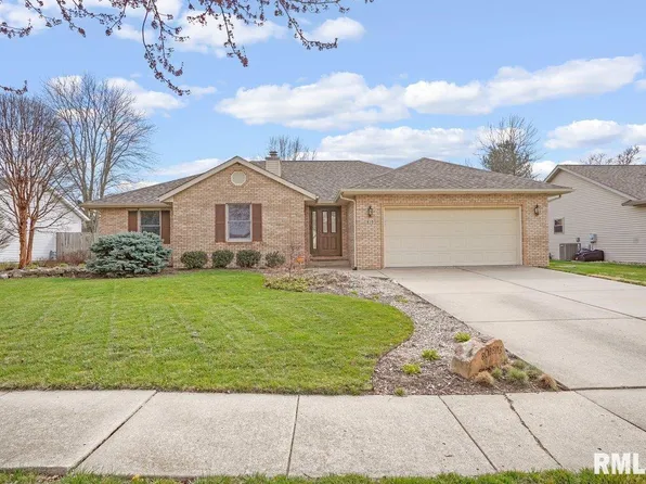 810 Whispering Pines Dr, Chatham, IL 62629