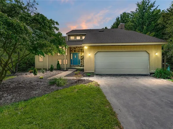 2762 Old Post Rd N, Schnecksville, PA 18078