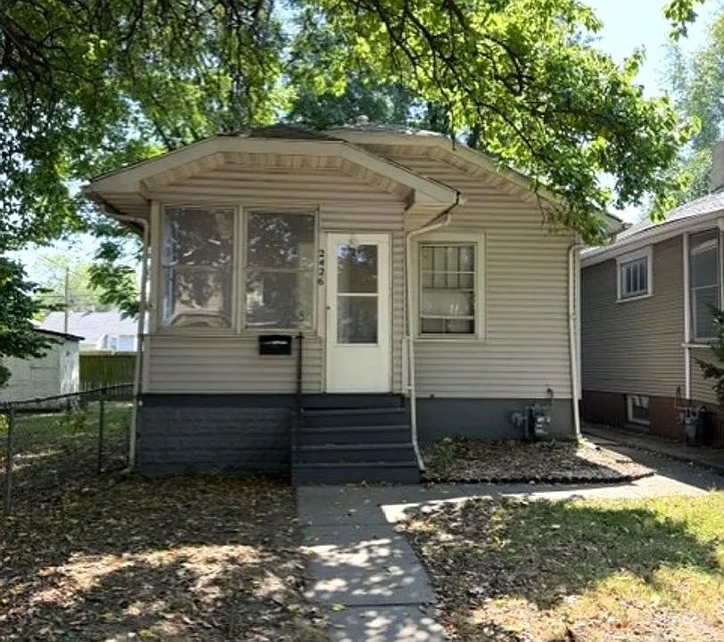 2426 Adams St