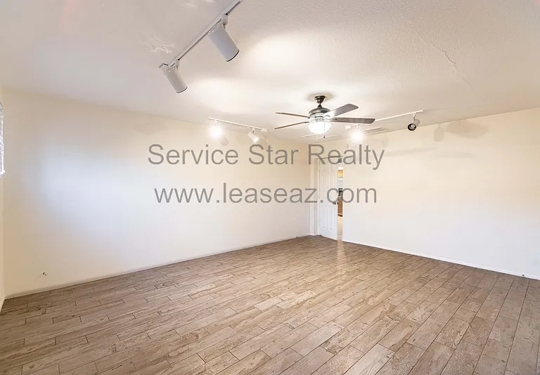 923 E Wesleyan Dr — Photo 7
