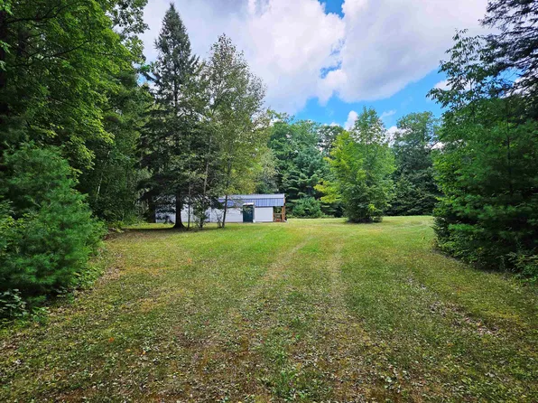 W9468 Moonshine Hill Rd, Crivitz, WI 54114