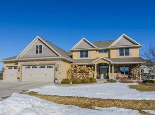 373 Gittens Ct, De Pere, WI 54115