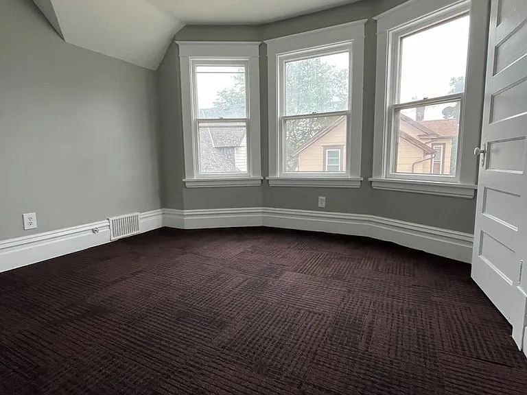 444 Clinton Ave — Photo 9
