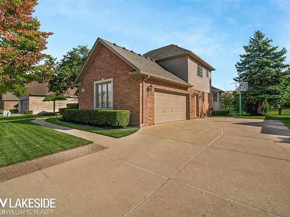 4th image of 46612 Glen Pointe Dr