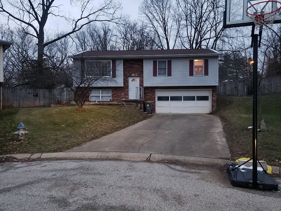1611 S Troy Ct