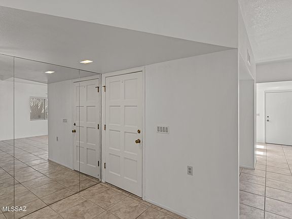 5th image of 768 W Calle De Emilia