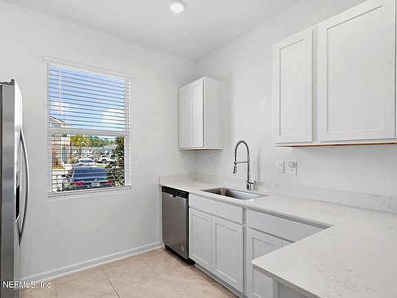 3rd image of 201 SAGE BRANCH Street
