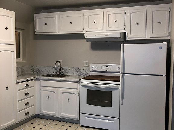 Kitchen without island/accessories