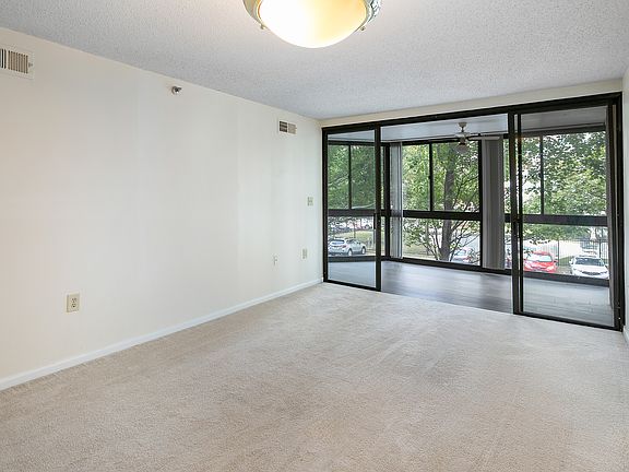 3rd image of 1001 N Randolph St APT 215