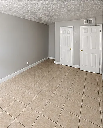 1079 Saint Clair St #5 — Photo 4