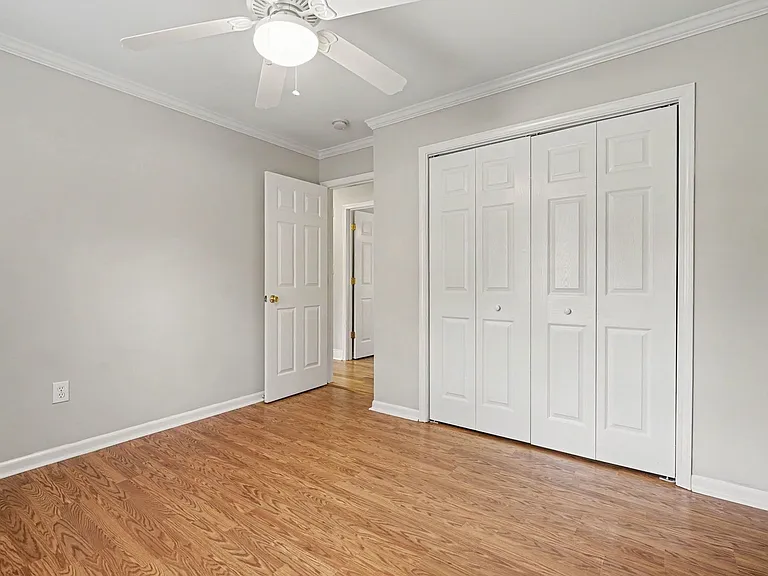 290 University Cir — Photo 17