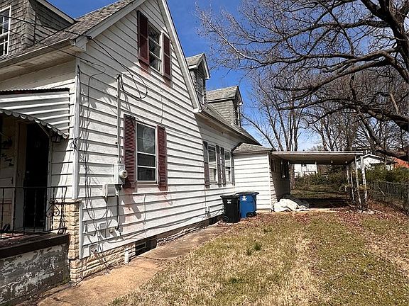 5th image of 329 Goetz Ave