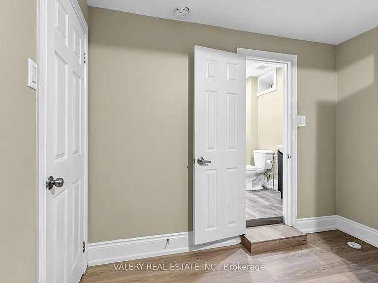 133 Meadowvale Dr #LOWER — Photo 13