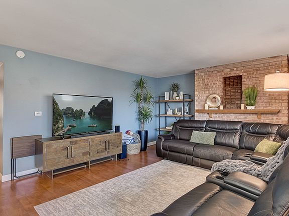 4th image of 5507 Lakeside Dr APT 1A
