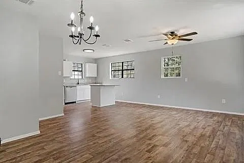 621 W 9th St — photo 14