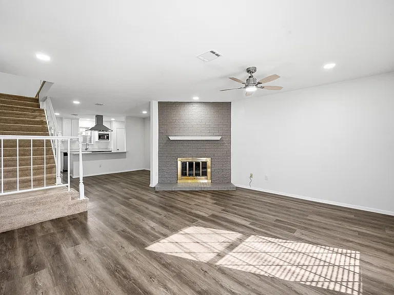 73 Winchester Dr — Photo 9