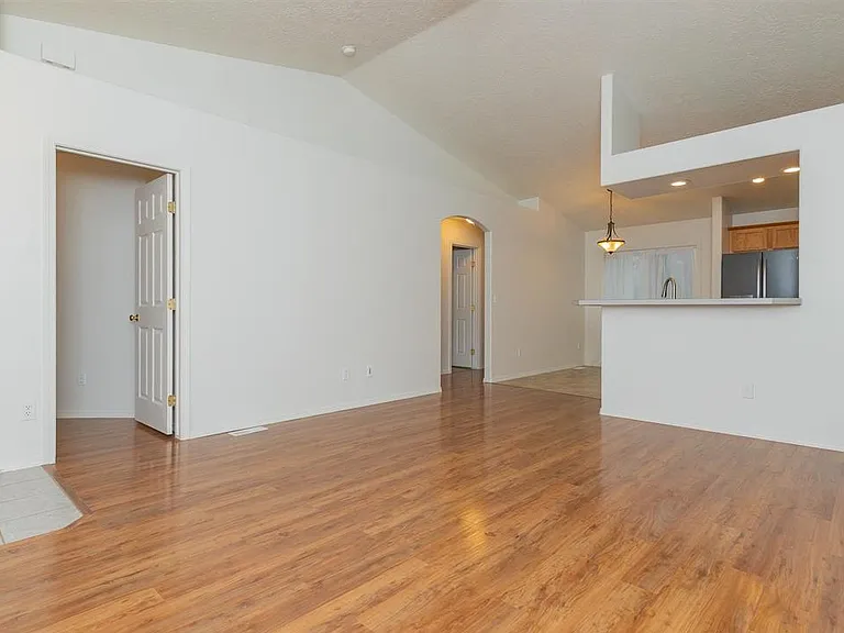 7034 E Canterbury Ln — Photo 4